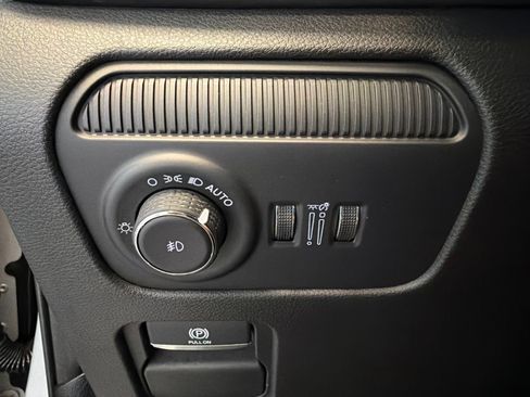 Used 2025 Jeep Wagoneer Series II w/ 8-Passenger Seating Package AWD/4WD image 19