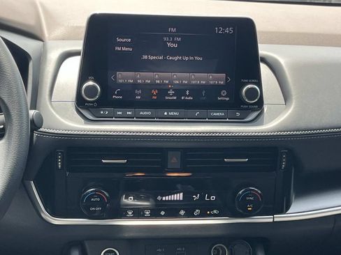 Used 2022 Nissan Rogue SV FWD image 17