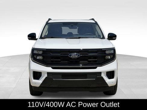 Used 2025 Ford Expedition Active AWD/4WD image 3