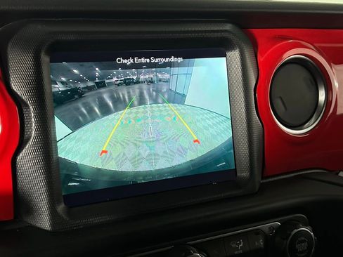 Used 2020 Jeep Wrangler Unlimited Sahara image 19