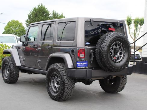 Used 2016 Jeep Wrangler Unlimited Sahara w/ Connectivity Group AWD/4WD image 4