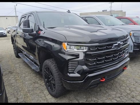 Used 2025 Chevrolet Silverado 1500 LT Trail Boss w/ Convenience Package II image 2