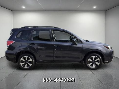 Used 2018 Subaru Forester 2.5i Premium AWD/4WD image 6