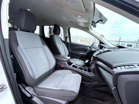 Used 2018 Ford Escape SE FWD image 16