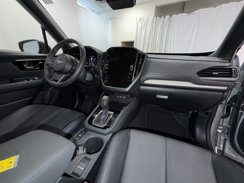 Used 2025 Subaru Forester Limited AWD/4WD image 10