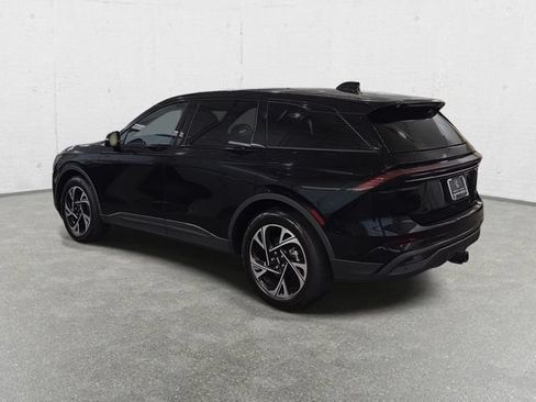 Used 2024 Lincoln Nautilus Premier w/ Jet Appearance Package AWD/4WD image 7