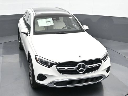 Used 2025 Mercedes-Benz GLC 300 4MATIC image 39