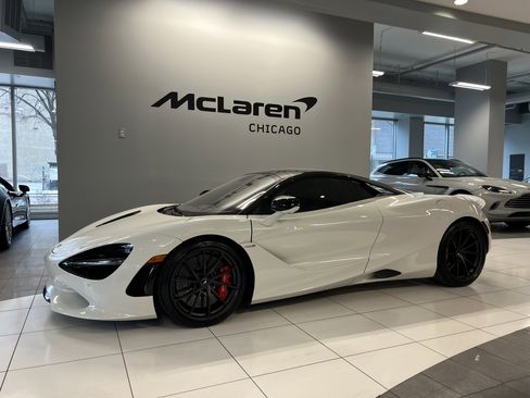 Used 2024 McLaren 750S Spider image 9