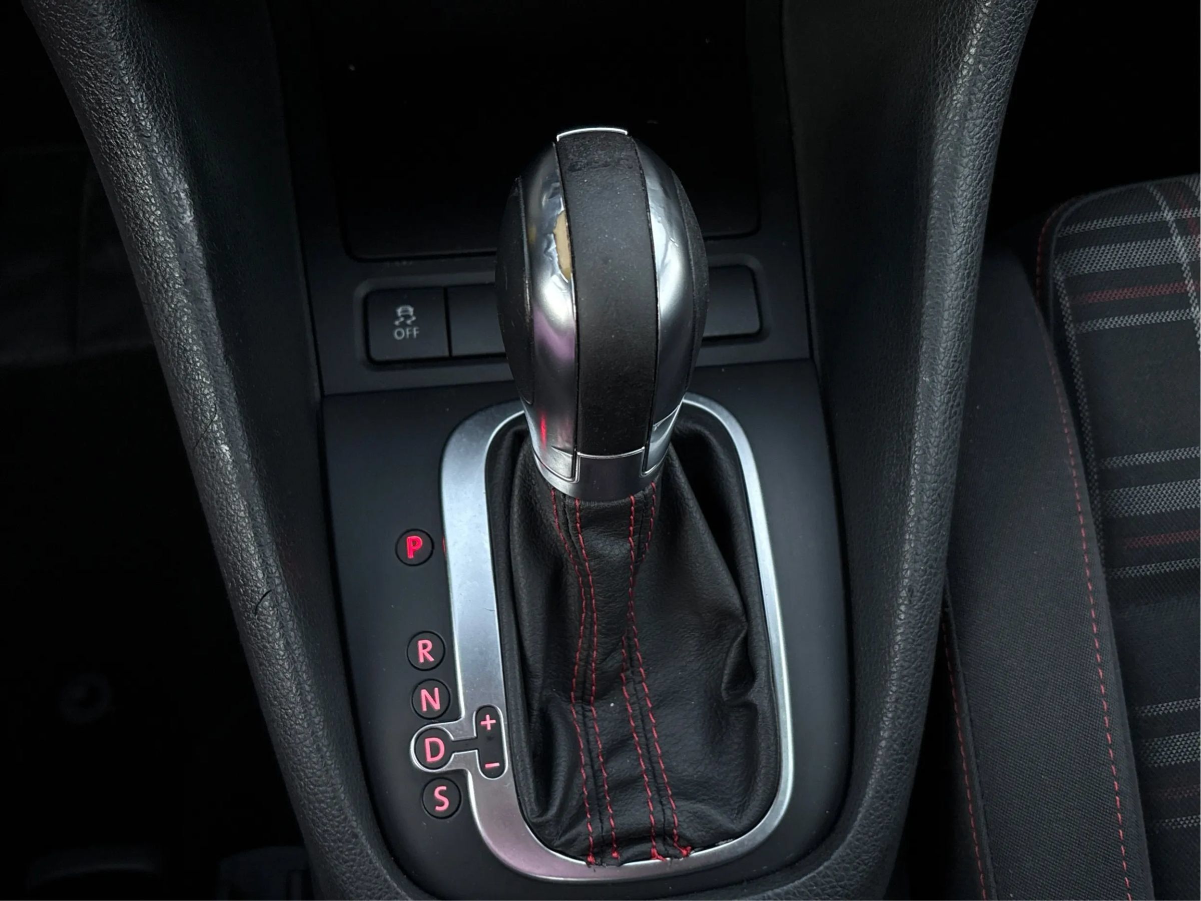 Used 2012 Volkswagen GTI 2-Door FWD image 12