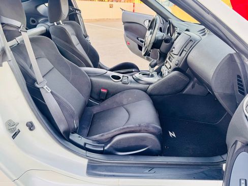 Used 2017 Nissan 370Z Coupe RWD image 15