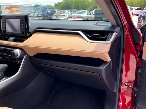 Used 2019 Toyota RAV4 LE w/ Carpet Mat Package AWD/4WD image 14