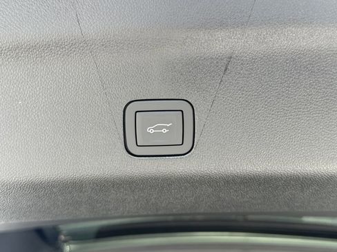 New 2025 Chevrolet Suburban Premier image 34