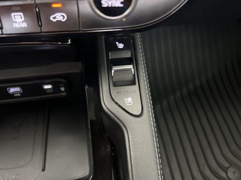 Used 2024 Kia Telluride SX FWD image 17