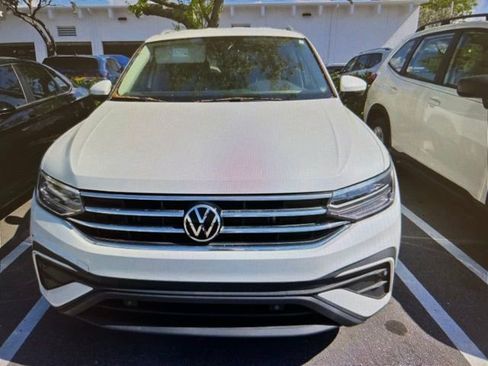 Used 2023 Volkswagen Tiguan SE image 5