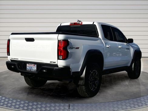 Used 2024 Chevrolet Colorado ZR2 w/ Technology Package image 7