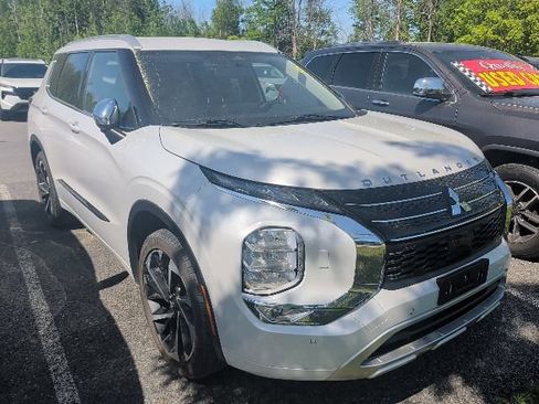 Used 2023 Mitsubishi Outlander SEL AWD/4WD image 3