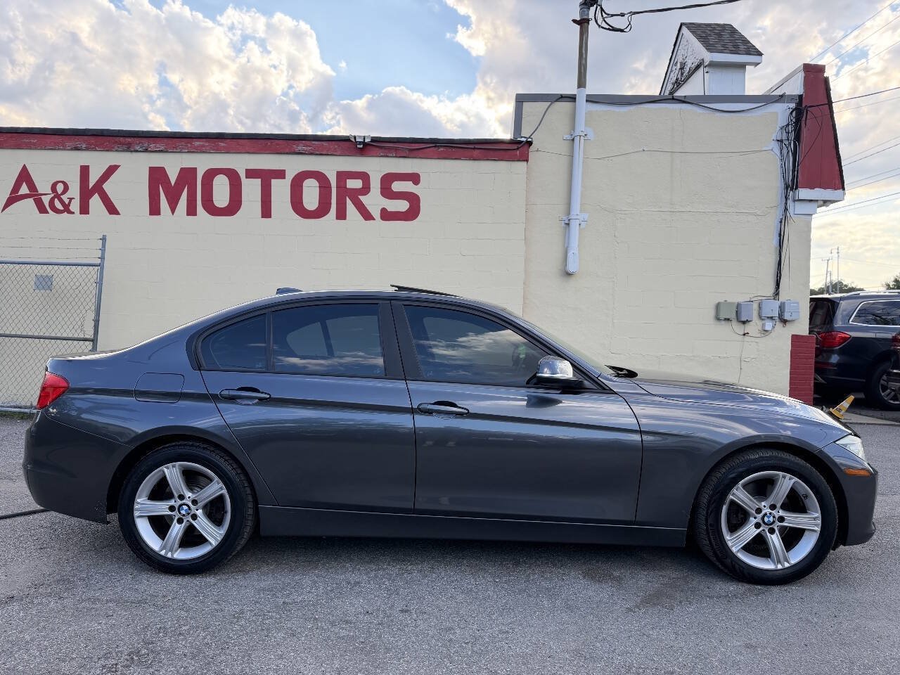 Used 2013 BMW 328i xDrive Sedan AWD/4WD image 9