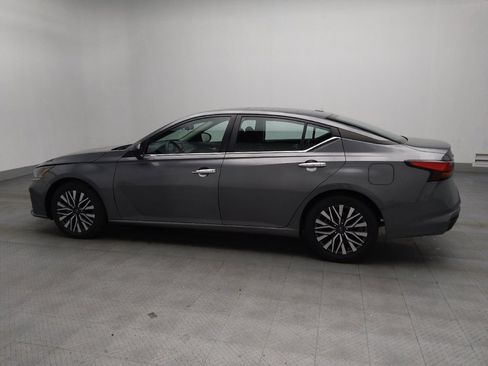 Used 2024 Nissan Altima 2.5 SV image 3