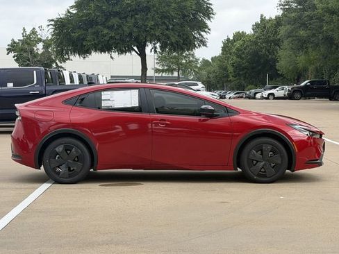 New 2026 Toyota Prius Plug-In Hybrid FWD image 3