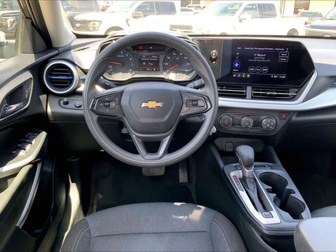 Used 2025 Chevrolet Trax LS FWD image 6