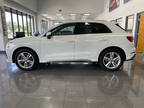 Used 2019 Audi Q3 2.0T Premium Plus w/ Premium Plus Package AWD/4WD image 2