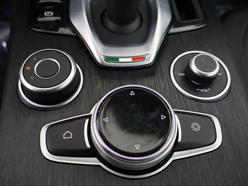 Used 2022 Alfa Romeo Stelvio Sprint image 4