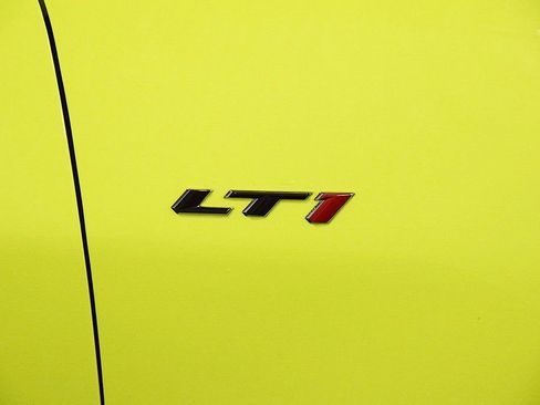 Used 2021 Chevrolet Camaro LT w/ Technology Package image 11