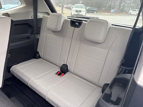 Used 2021 Volkswagen Tiguan SE image 28