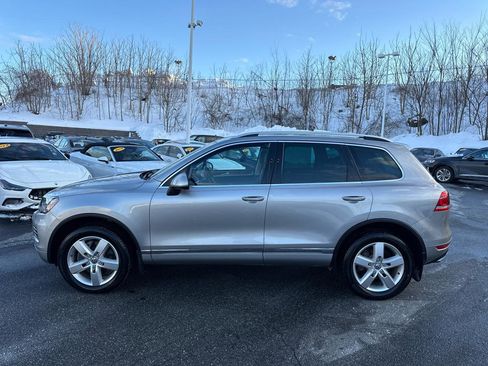 Used 2011 Volkswagen Touareg Hybrid image 4