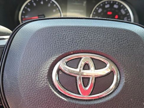 Used 2019 Toyota RAV4 LE w/ Carpet Mat Package FWD image 10