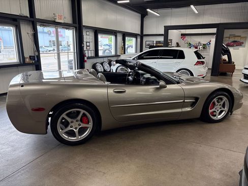 Used 2000 Chevrolet Corvette Convertible w/ Memory Pkg RWD image 13
