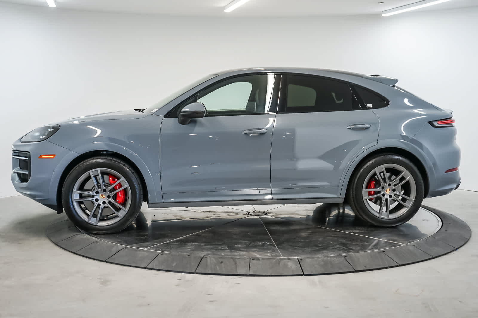 Certified 2024 Porsche Cayenne S AWD/4WD image 2