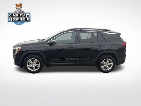 Used 2024 GMC Terrain SLE w/ Driver Convenience Package image 2