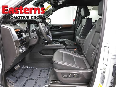 Used 2025 GMC Yukon XL Denali AWD/4WD image 14