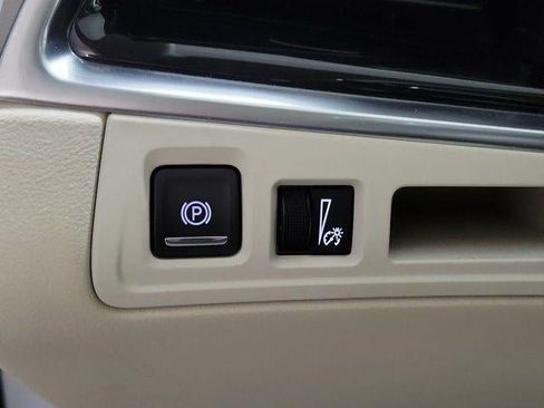 Certified 2024 Cadillac XT6 Premium Luxury FWD image 16