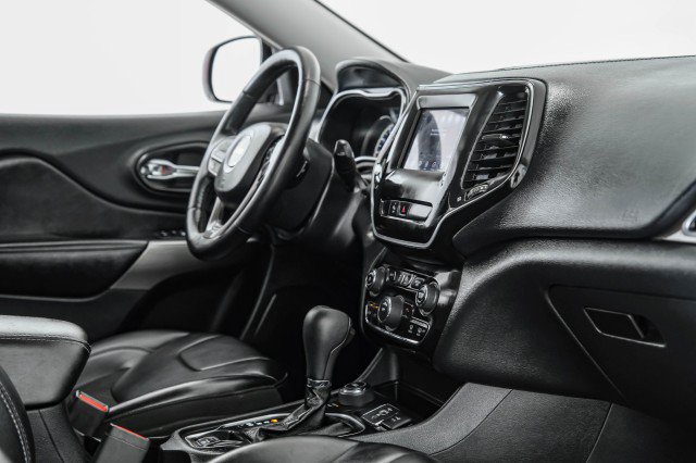 Used 2020 Jeep Cherokee Latitude Plus w/ Cold Weather Group AWD/4WD image 23