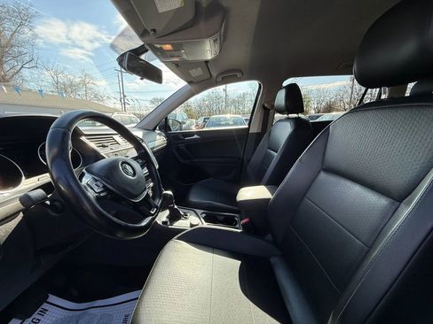 Used 2018 Volkswagen Tiguan SE AWD/4WD image 24