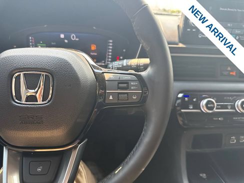 Used 2025 Honda Pilot Elite image 25