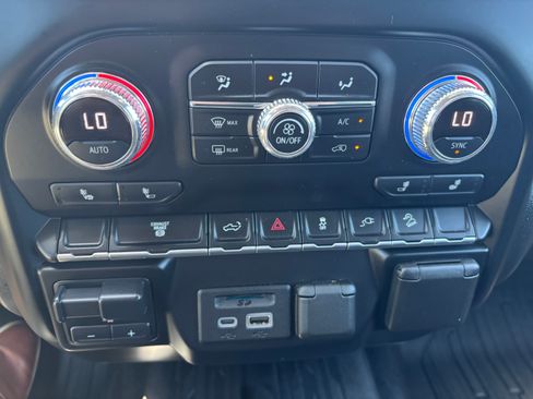 Used 2021 GMC Sierra 3500 SLT w/ Gooseneck/5TH Wheel Package AWD/4WD image 15