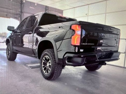 Used 2023 Chevrolet Silverado 1500 ZR2 w/ Technology Package AWD/4WD image 8