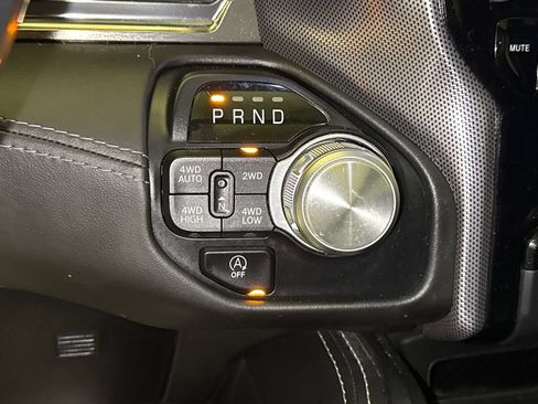 Used 2020 RAM 1500 Limited w/ Black Appearance Package AWD/4WD image 32