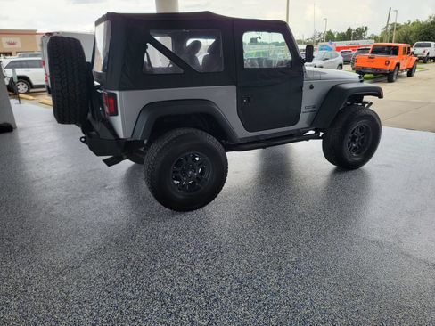 Used 2013 Jeep Wrangler Sport AWD/4WD image 6