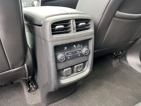 Used 2019 Buick Envision Essence FWD image 31