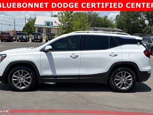 Used 2024 GMC Terrain SLT FWD image 8