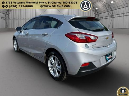 Used 2017 Chevrolet Cruze LT w/ Convenience Package image 5