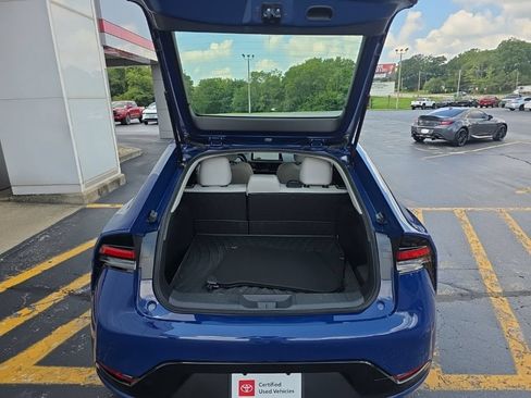 Used 2025 Toyota Prius XLE AWD/4WD image 5
