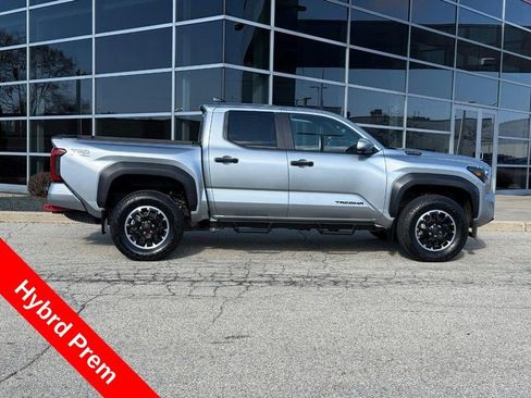Used 2024 Toyota Tacoma TRD Off-Road w/ TRD Off Road Premium Package image 2