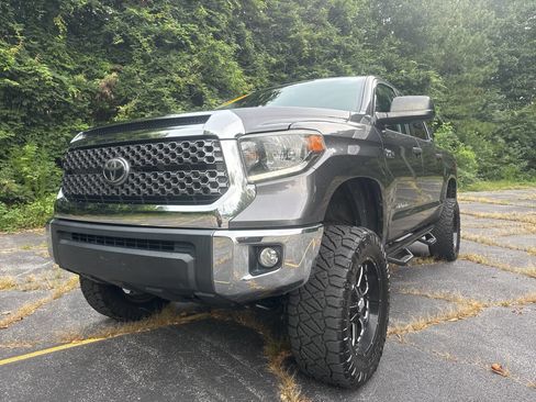 Used 2018 Toyota Tundra SR5 w/ SR5 Upgrade Package AWD/4WD image 1