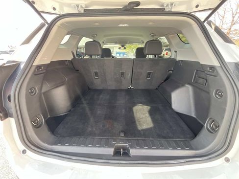 Used 2023 GMC Terrain SLE w/ Driver Convenience Package image 15