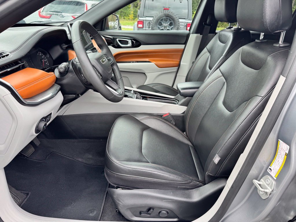 Used 2024 Jeep Compass Limited AWD/4WD image 12